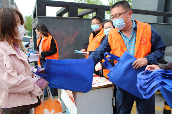 路鵬達黨支部聯合公司安全管理部開展 “國家安全，人人相關”主題黨日活動