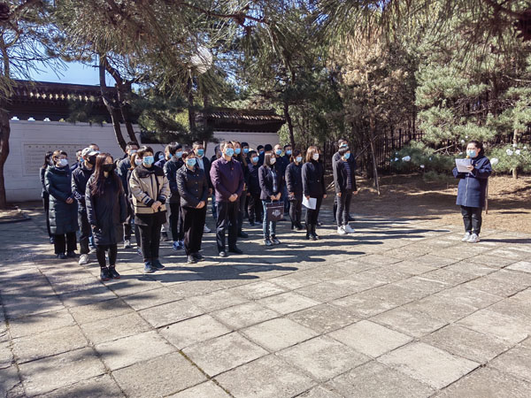 路鵬達黨支部開展“清明憶先烈 追思革命情”清明節祭掃活動