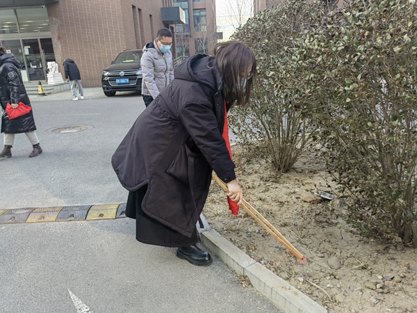 路鵬達黨支部開展“黨員帶頭齊清掃  干凈整潔迎新年”活動