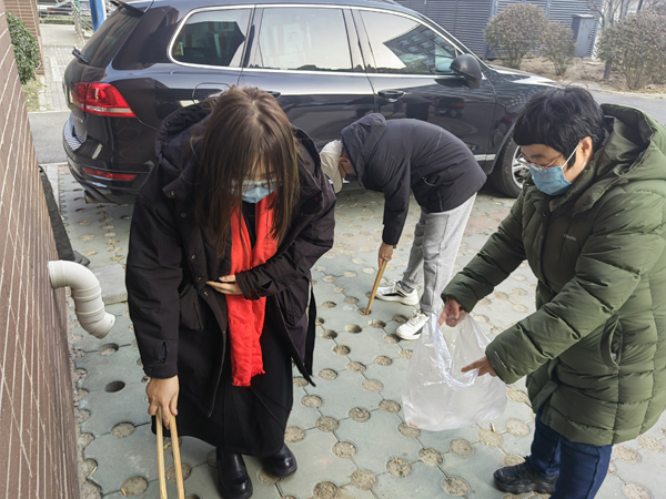 路鵬達黨支部開展“黨員帶頭齊清掃  干凈整潔迎新年”活動