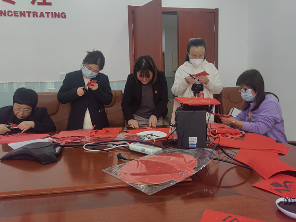路鵬達黨支部開展“春聯剪紙送祝福 文化傳承迎新年”活動